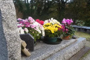 fleurir une tombe - Eternam odélie